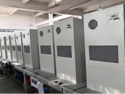 De industriële Airconditioner van 400W IP55 220/230 VAC 48VDC voor Telecommunicatiekabinet het Koelen
